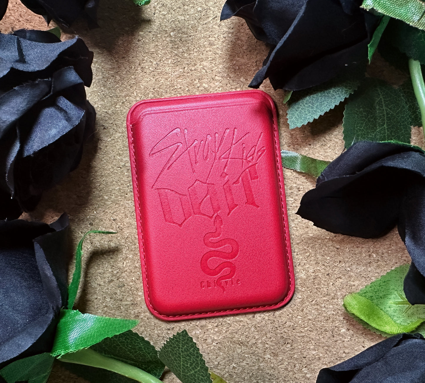 SKZ “Do It“ Magnetic Phone Wallets [red]