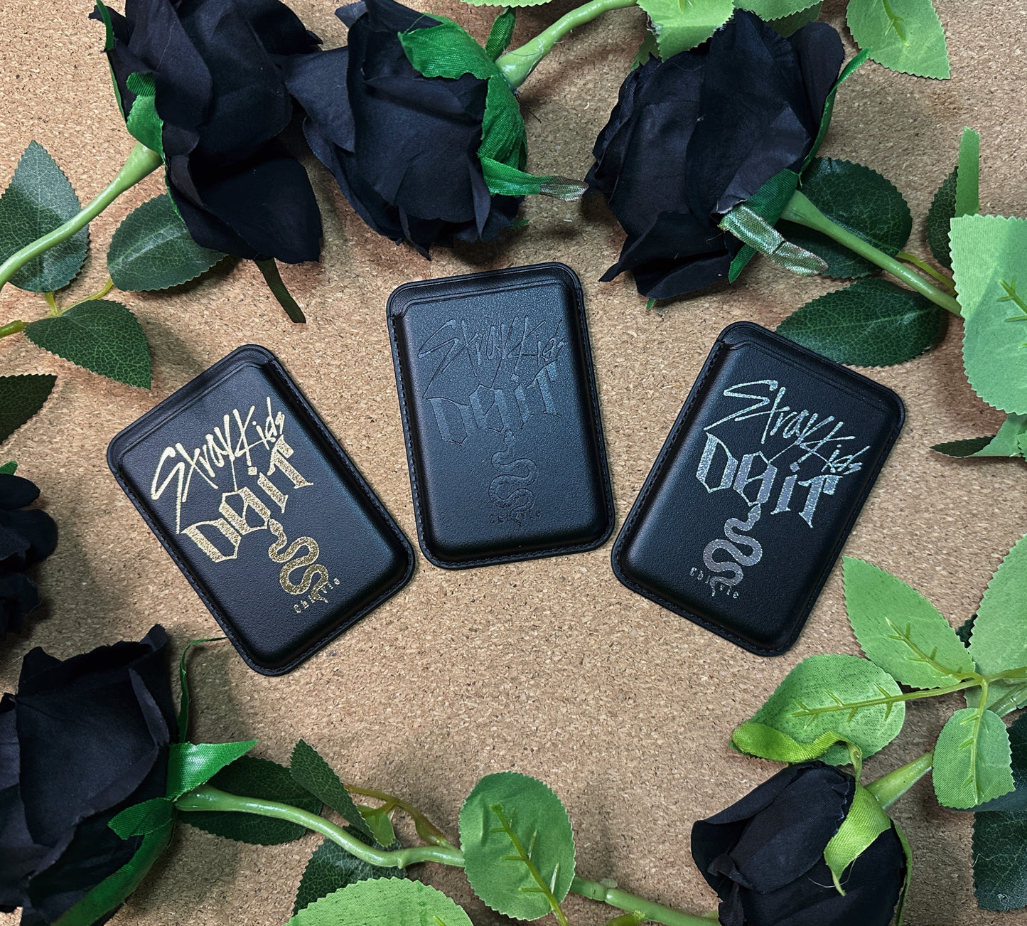 SKZ “Do It“ Magnetic Phone Wallets [black]