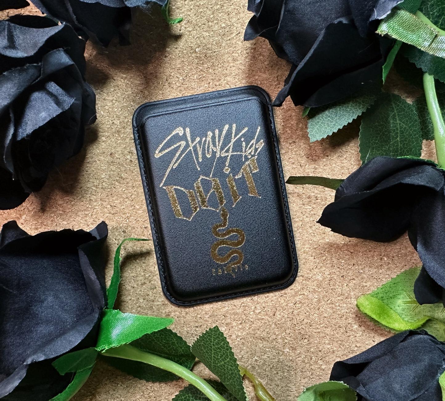 SKZ “Do It“ Magnetic Phone Wallets [black]
