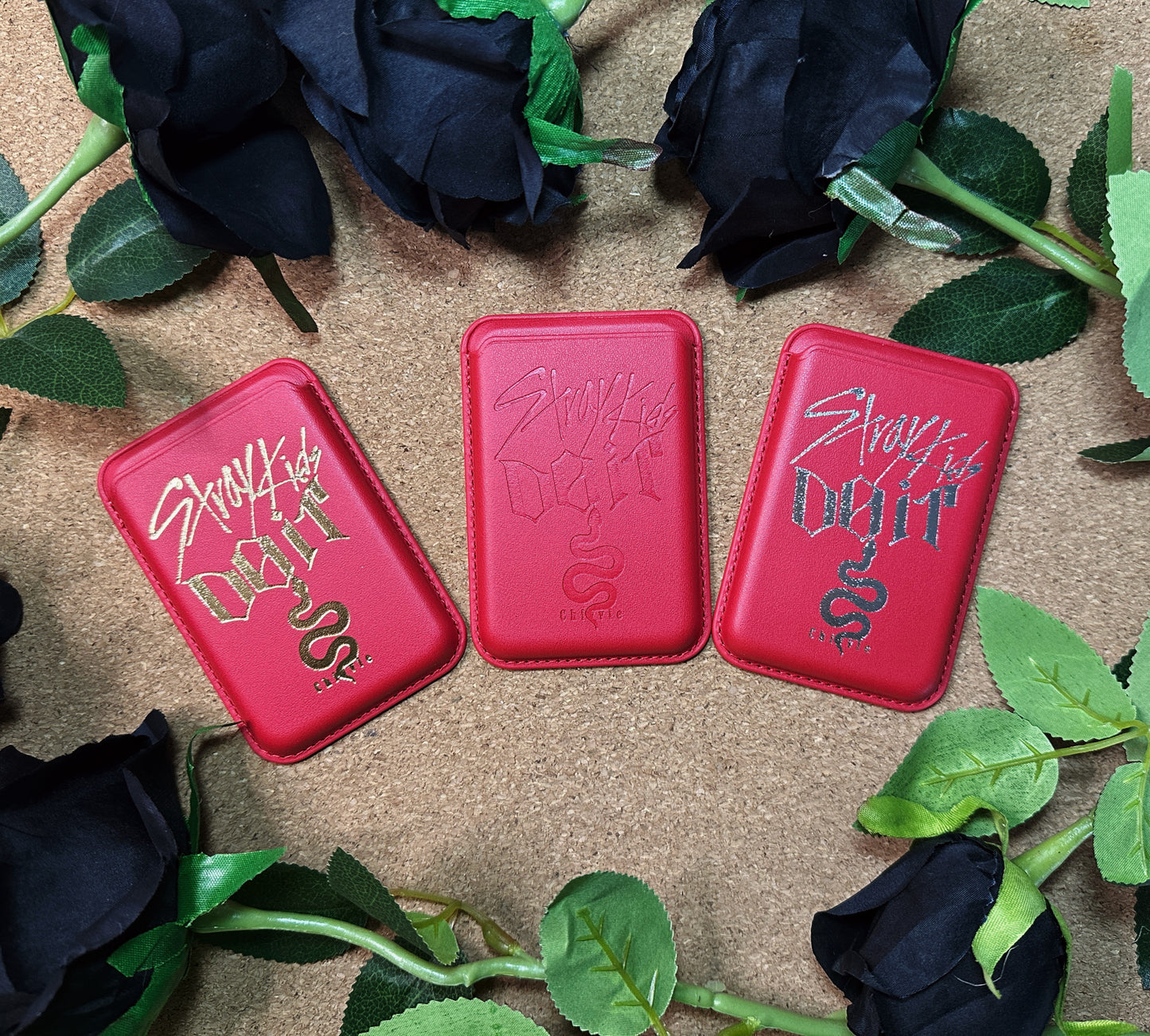 SKZ “Do It“ Magnetic Phone Wallets [red]