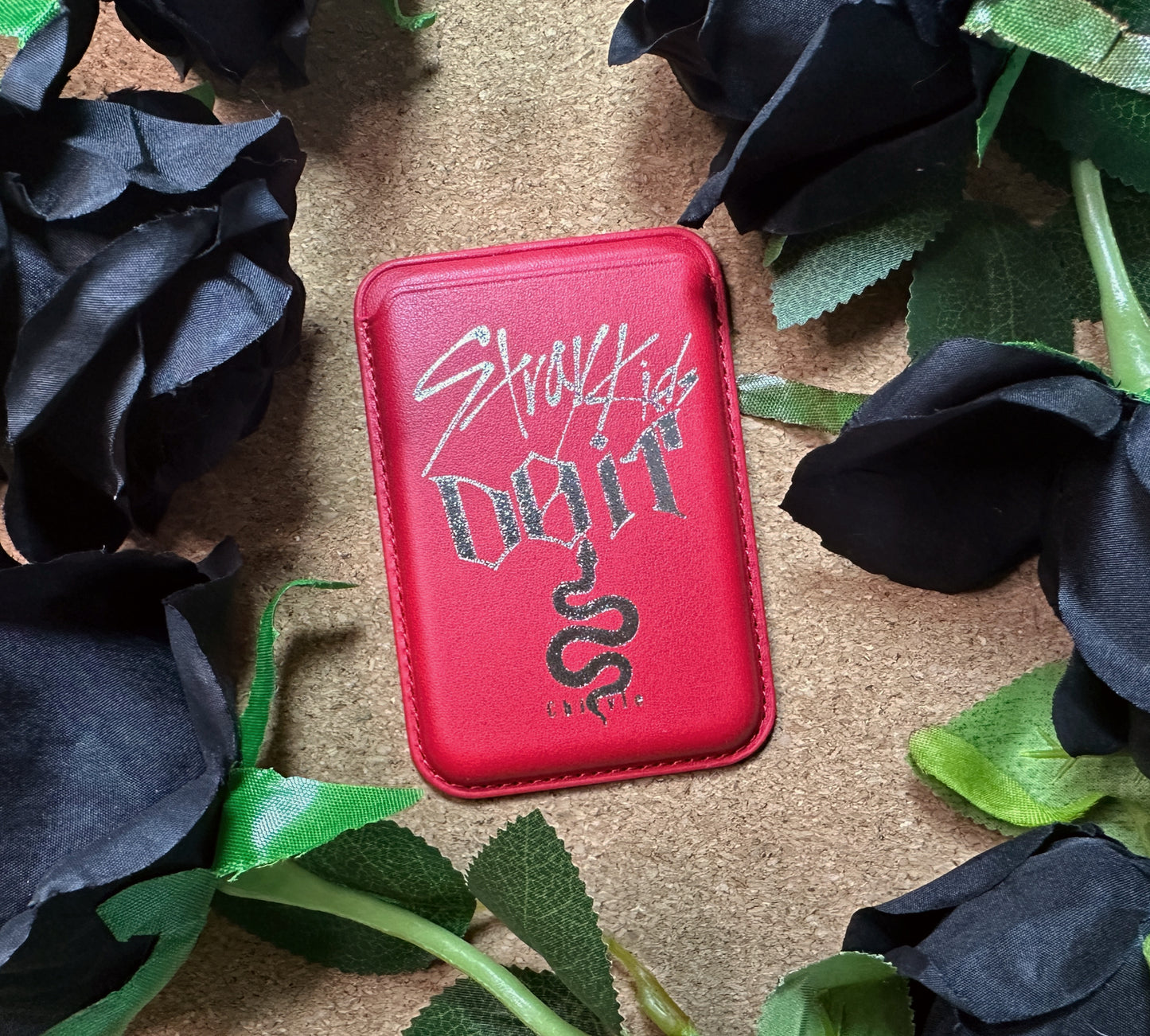 SKZ “Do It“ Magnetic Phone Wallets [red]