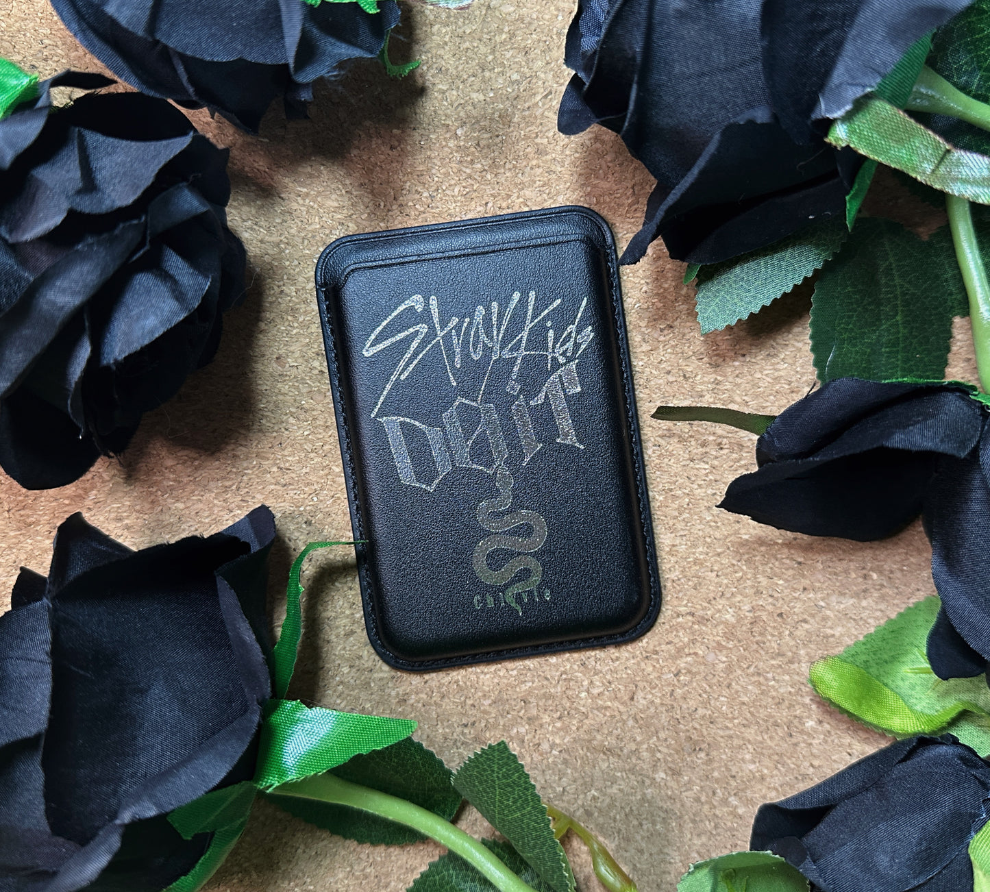 SKZ “Do It“ Magnetic Phone Wallets [black]